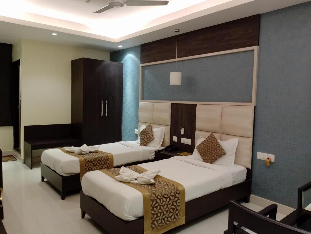 Hotel Solitaire Chinhat Exterior photo