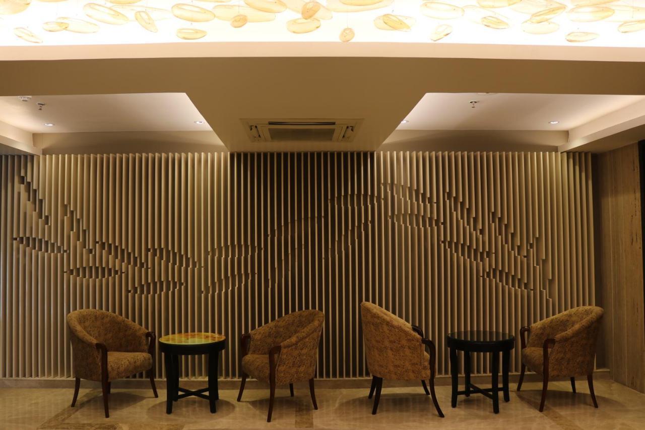 Hotel Solitaire Chinhat Exterior photo